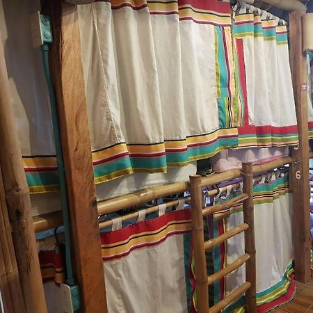 Flotsam And Jetsam Artist Beach Hostel San Juan  Ngoại thất bức ảnh