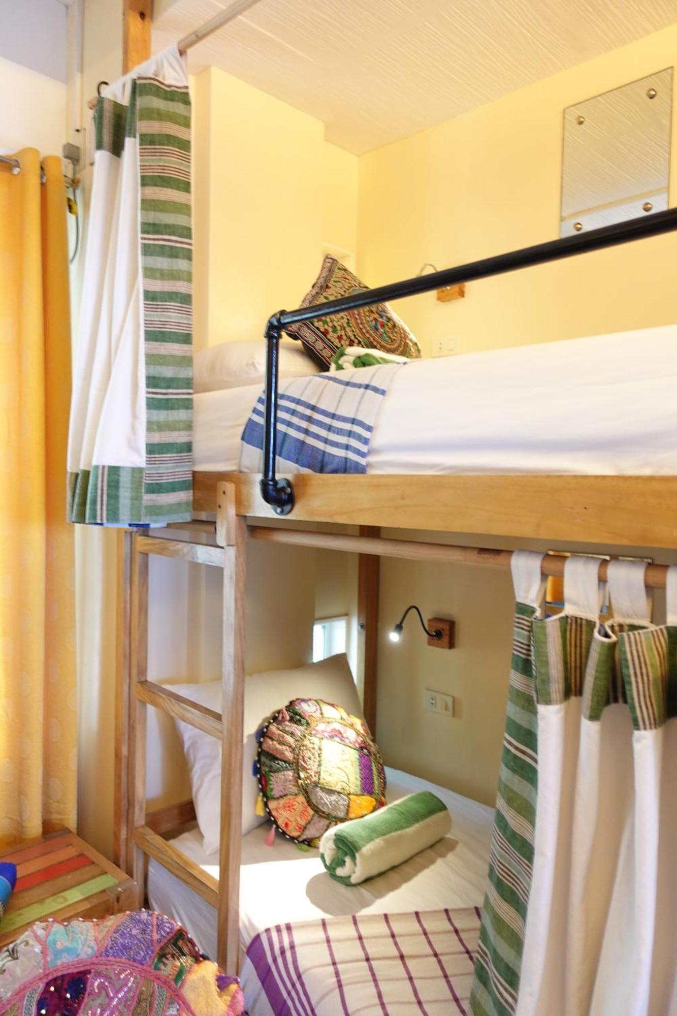 Flotsam And Jetsam Artist Beach Hostel San Juan  Ngoại thất bức ảnh