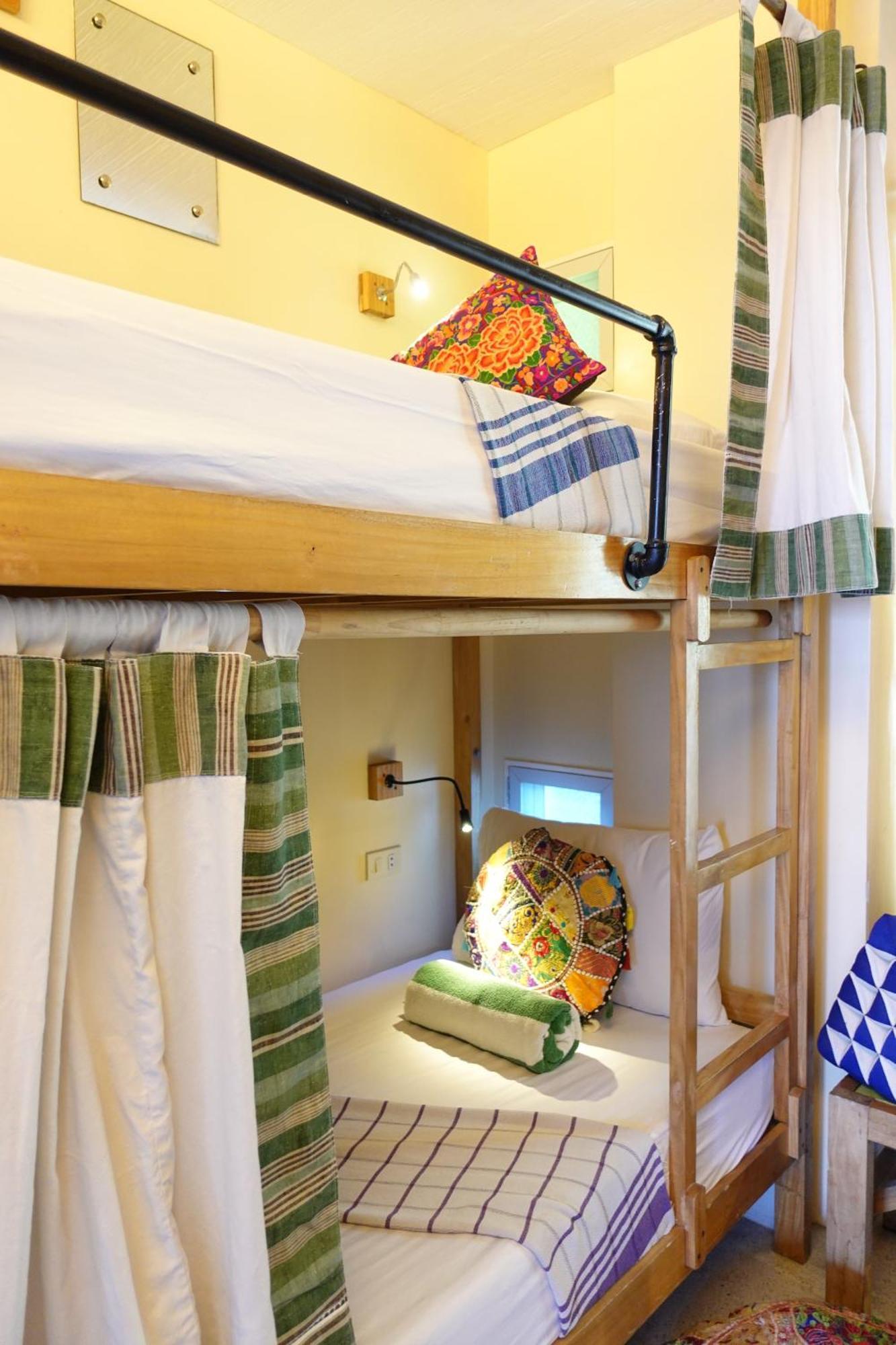 Flotsam And Jetsam Artist Beach Hostel San Juan  Ngoại thất bức ảnh