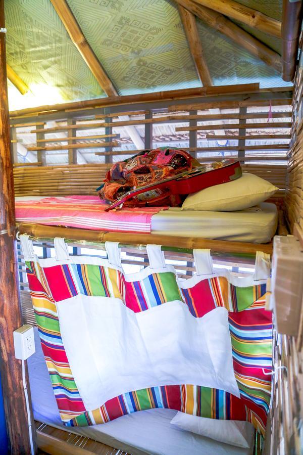 Flotsam And Jetsam Artist Beach Hostel San Juan  Ngoại thất bức ảnh