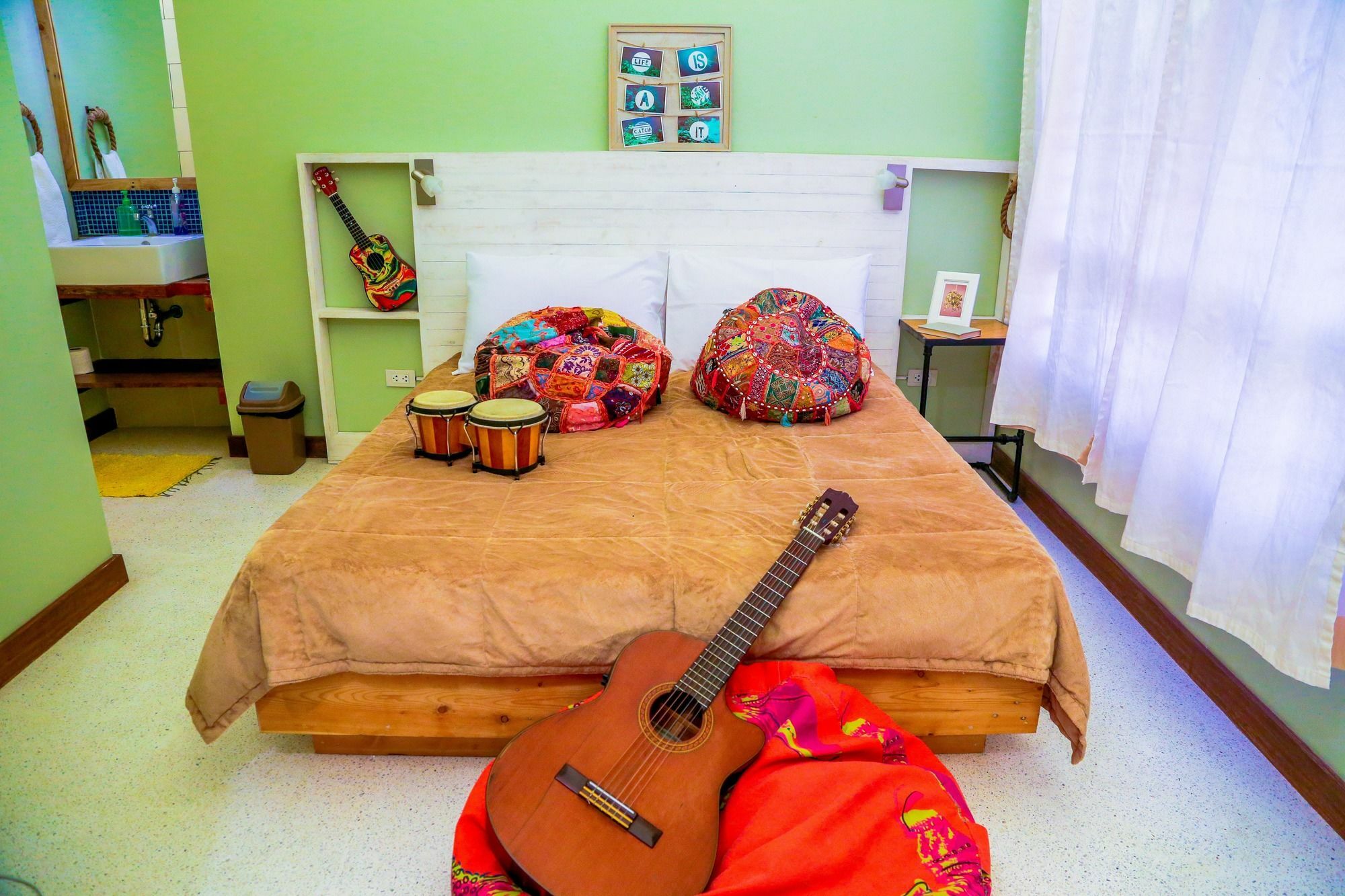 Flotsam And Jetsam Artist Beach Hostel San Juan  Ngoại thất bức ảnh